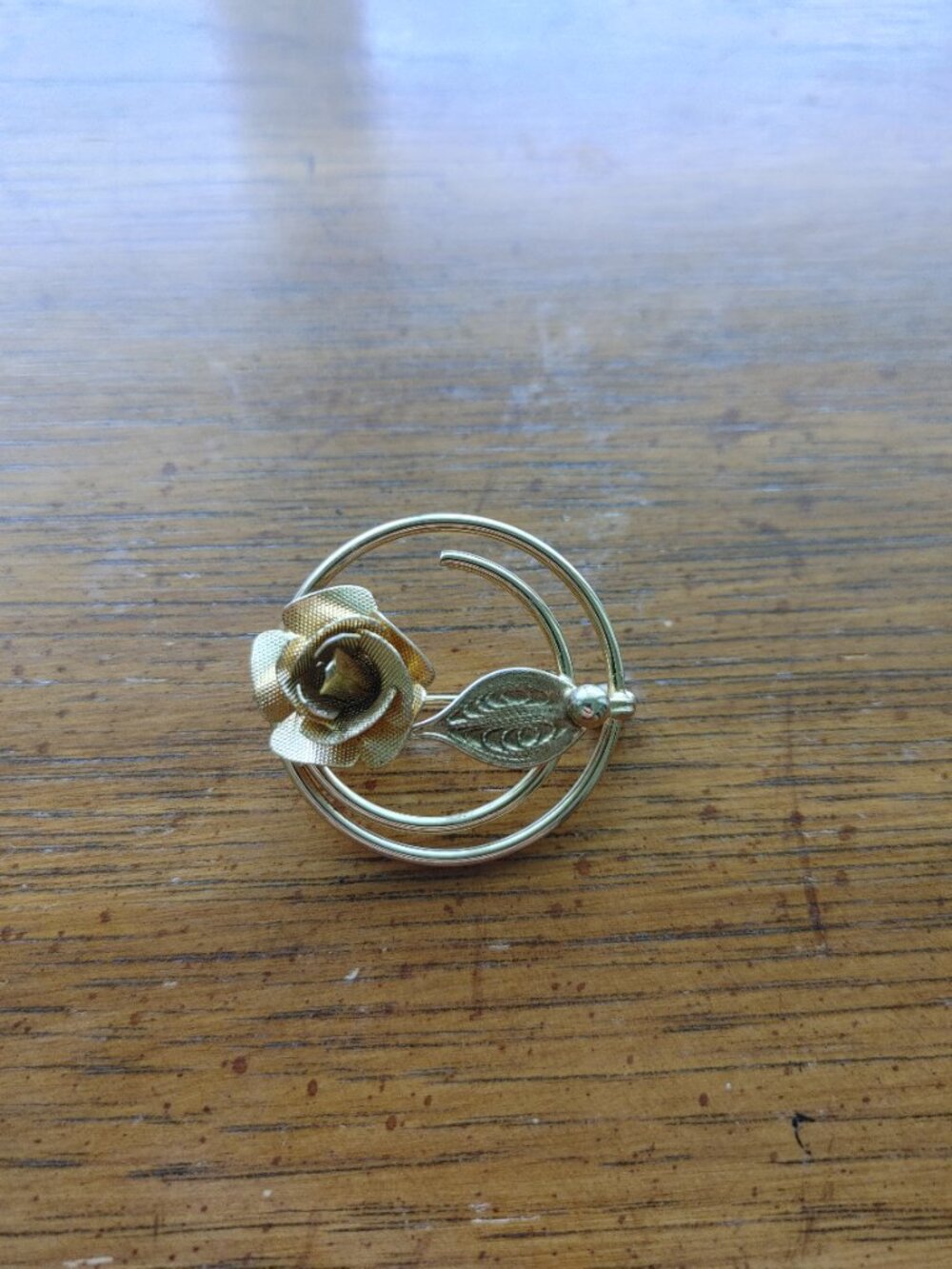 3 VINTAGE pins - Picture 3 of 4